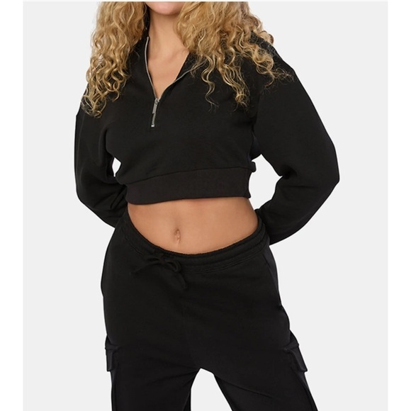 WeWoreWhat Tops - NWOT We Wore What Black Cropped Zip-Up Sweatshirt Size L